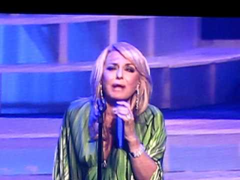 Googoosh @ Nokia Theatre 2011 - Very Funny!