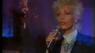 PATTY PRAVO occulte persuasioni - i giardini di kensington TV privata 1986