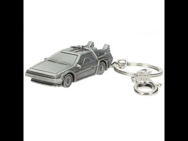 Vídeo relacionado con SD TOYS - Llavero Coche Delorean Regreso al Futuro en Metal 3D, 6 x 2,5 x 1,5 cm