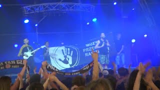 Skowyt „ Ona jest nazi” (Festiwal „Przystanek Woodstock”, Kostrzyn n. Odrą, 30.07-1.08.2015) – kampania „Muzyka Przeciwko Rasizmowi” Stowarzyszenia „NIGDY WIĘCEJ”.