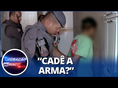 Após tiros na rua, PM faz vistoria em barraco e irmãos são presos