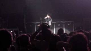 Green Day - Billie Joe tells a story about Adrienne and &quot;Green Day Sucks&quot; @ MSG, NYC