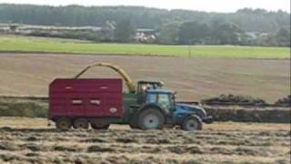 preview picture of video 'John Deere Forager talks to a Valtra!'