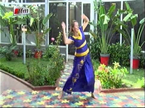 Une hollandaise du nom de Sofia qui danse le Sabar comme une pro...Regardez!!!