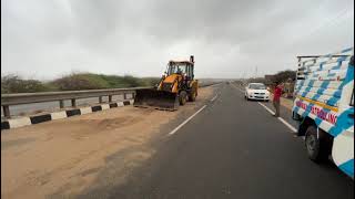 Watch “વાવાઝોડામાં માધવપુર નેશનલ હાઈવે પર રેતી દૂર કરી નેશનલ હાઈવે સંપૂર્ણ ખુલ્લો કરવાની  કામગીરી શરૂ” on YouTube