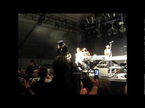 Sly Stone Rants And Plays Half  Of Stand At Coachella 2010 Part 1