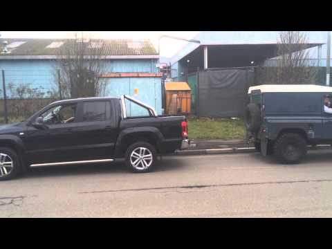 AMAROK VS LAND ROVER 300 TDI 4x4 tug of war