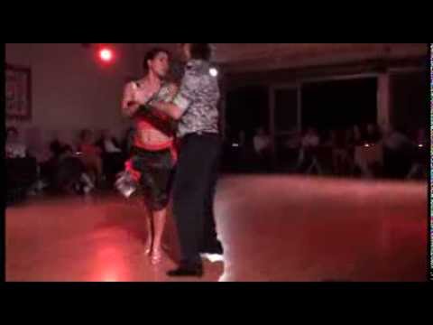 Erna et Santiago GIACHELLO dansent une valse de Chopin