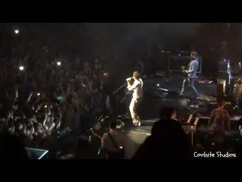 Harry Styles sings What Makes You Beautiful 9/19/2017