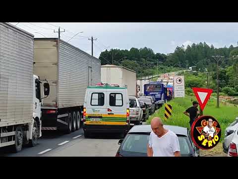 BR 116 TRAVADA NÃO PASSA AMBULÂNCIA NÃO PASSA VIATURA DA POLÍCIA .