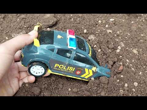 Seru Mobil Mobilan di Dalam Tanah, Mobil Polisi, Bus Tayo, Mobil Balap, Mobil Truk, Mobil Molen