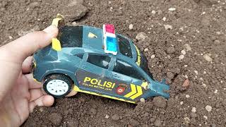 Download lagu Seru Mobil Mobilan di Dalam Tanah, Mobil Polisi, Bus Tayo, Mobil Balap, Mobil Truk, Mobil Molen mp3 Download lagu Seru Mobil Mobilan di Dalam Tanah, Mobil Polisi, Bus Tayo, Mobil Balap, Mobil Truk, Mobil Molen mp3