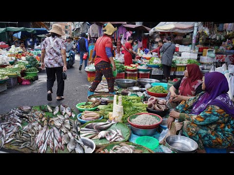 Walk Around Pasa Orussey In Evening - Daily Lifestyle Of Vendor Selling Food & Street Food