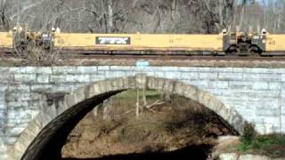 preview picture of video 'CSX Diesels Slowly Over Catoctin Creek'