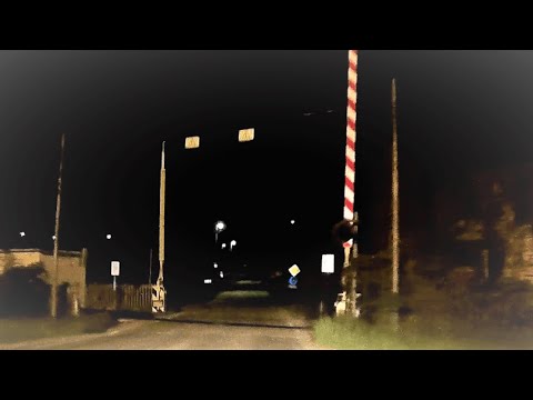 Passaggi a livello Opessina - Castelnuovo Calcea (AT) e Agliano (AT) in notturna #passaggioalivello