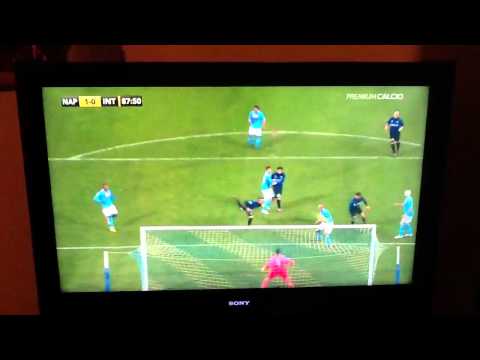 Gol sbagliato da Pazzini in Napoli-Inter [Commento Recalcati]