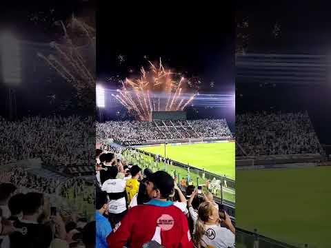 "Recibimiento de La Barra 79 de Olimpia vs Sportivo Trinidense por La Copa Sudamericana" Barra: La Barra 79 &bull; Club: Olimpia &bull; País: Paraguay