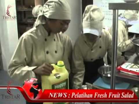 Tristar Culinary Institute Ajarkan Fresh Fruit Salad Ke SMK Bhakti Anindya Tangerang