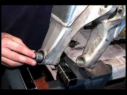 Pivot Works kit revisone forcellone posteriore - Pivot Works swingarm bearing installation