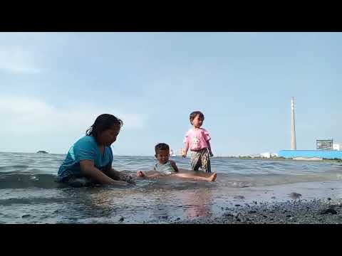 Liburan ke pantai bohai, Bermain pasir dan ombak