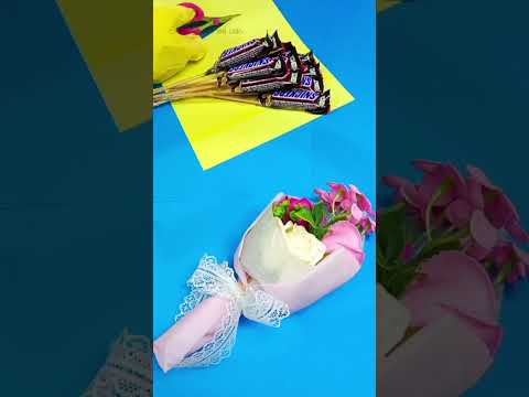 Diy bouquet 💐 Snickers bouquet 🥰#Bouquet #Chocolatebouquet  #Craftshorts #Giftidea