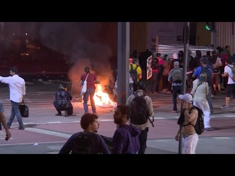 Video: Policía y manifestantes de Brasil en protesta contra Temer