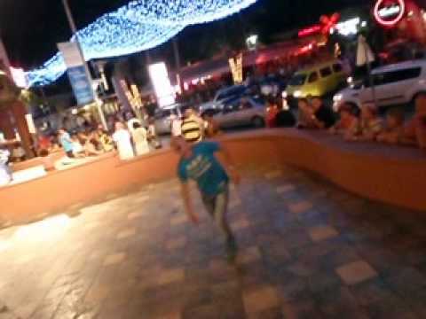 Tony la couille molle........