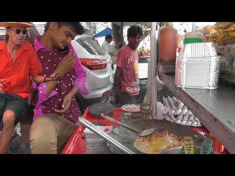 Young Man Preparing Egg (Anda) Bhurji | Delhi Street Food Video