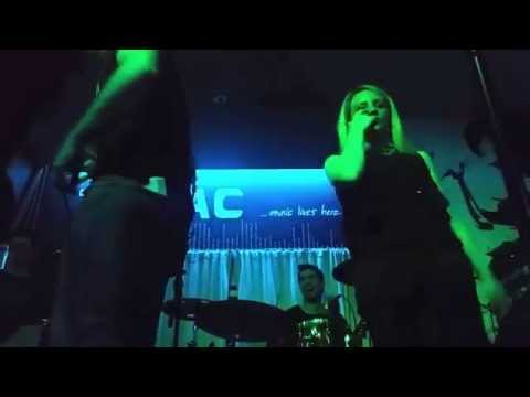 KRIVI SMJER- Sve još miriše na nju LIVE (mob snimka)