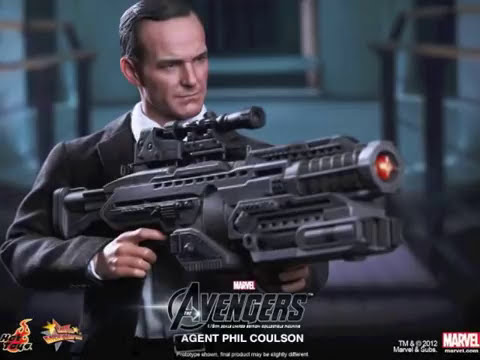 Agent Phil Coulson in 1/6-scale by Hot Toys