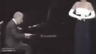 Rir com um cantor de ópera