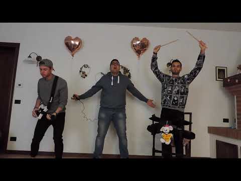 Toxicity / In ginocchio da te - Bruxxx Music Shaker singing contest!