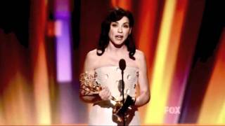 Julianna Margulier recoit un Emmy Award (2011)