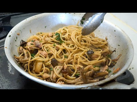秋のペペロンチーノ（キノコと生鮭）