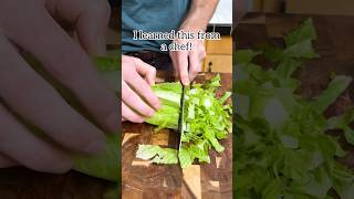 How to effortlessly chop romaine lettuce! #salads #mealprep #chef #kitchenhacks #tipsandtricks