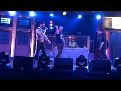 Emis Killa VS Fans - Freestyle @ Pala Estragon (BO) #SupereroeTour