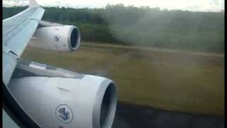 preview picture of video 'Air France Airbus A340 landing in Pointe-à-Pitre (Guadaloupe)'