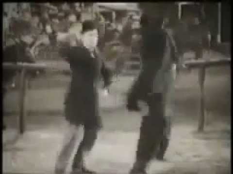 نسخة من Laurel & Hardy dance to Mohamed Mounir's song  2012 محمد منير - شتا