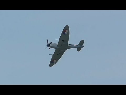Supermarine Spitfire Mk IX flying display visserijdagen Harlingen 2016