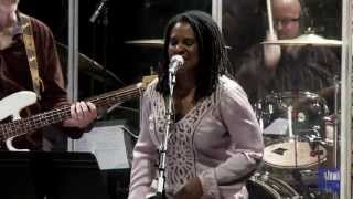 Ruthie Foster - "Aim For The Heart" (eTown webisode 196)