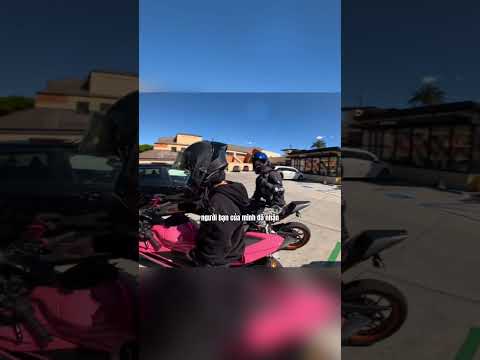 Biker Gặp Được Xe Của Redbull Ngoài Đời !