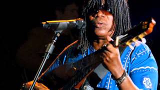 Milton Nascimento e Zé Nilson. "Quem sabe isso quer dizer amor".