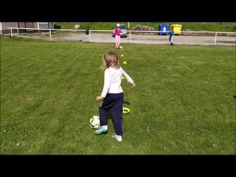 Jaromír Nohavica- Za tři rohy penalta ( individuální trénink Tomáše a Lucky- SK Slavia Jesenice )