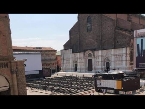 WALKING IN THE CENTER BOLOGNA |  TO PIAZZA MAGGIORE TÒ VIA SANTO STEFANO STREET |LEN VLOGS | #italy