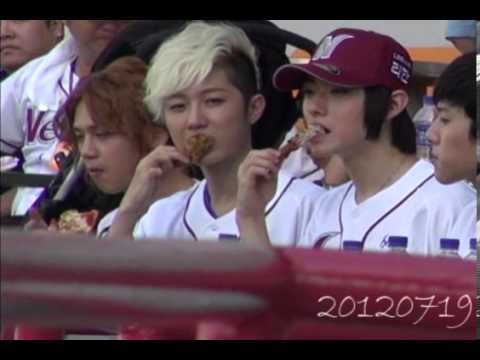 120805 C-Clown eating chicken