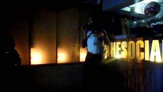 Petite sings Pharcyde - she keeps on passing me by at HHK @ The Social