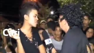 Gay falando o seu nome