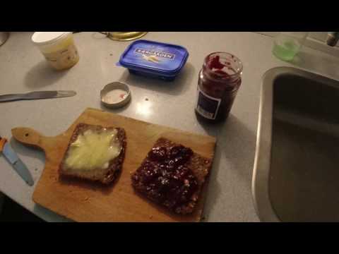 MongoTV_4958 - Min Morgenmad- Ristet RUGBRØD Med HONNING og SYLTETØJ