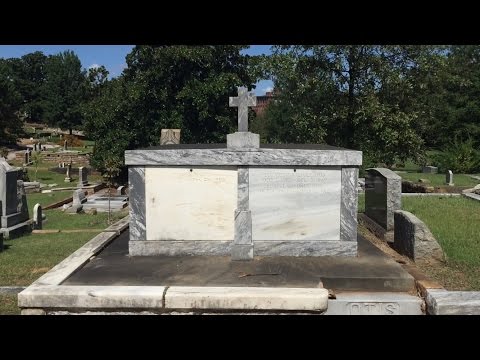 It's a Grimm-Life Daily Vlog #01 - They Do Love The Squirrels