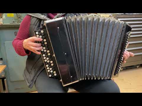 Demo of vintage Tula bayan.  Melody from Bremen Musicians soviet cartoon.